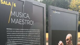 Brugherio vandali mostra Nuovo Cinema Morricone nei giardini sotto al nuovo palazzo di via De Gasperi