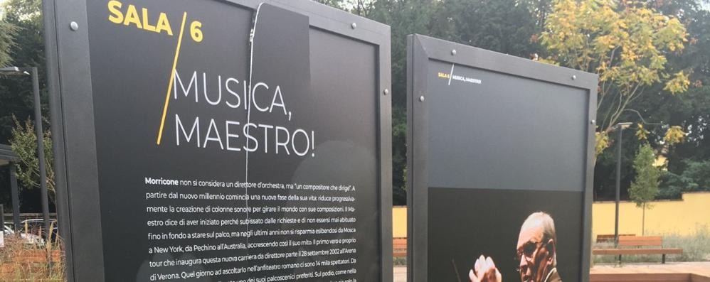 Brugherio vandali mostra Nuovo Cinema Morricone nei giardini sotto al nuovo palazzo di via De Gasperi