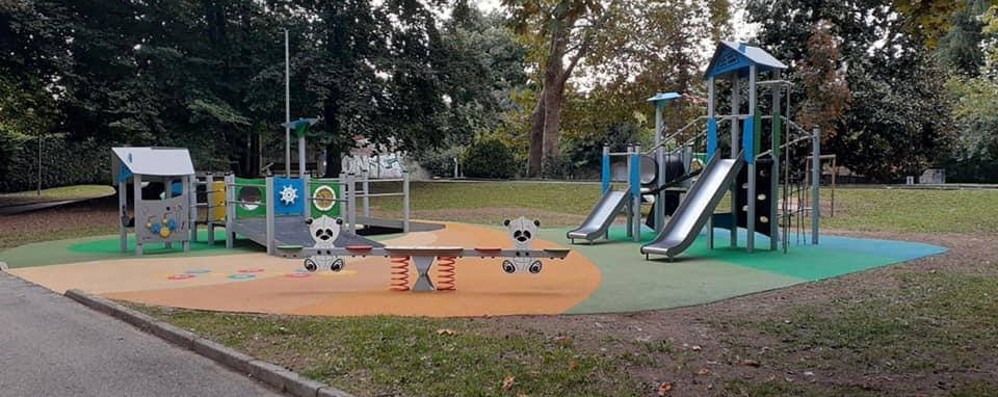 L’inaugurazione del parco giochi a Carate Brianza