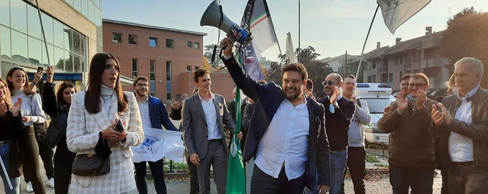Elezioni 2021 a Desio Simone Gargiulo neo sindaco festeggia