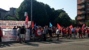 Monza, un presidio dei lavoratori della Gianetti Ruote Ceriano Laghetto alla Provincia nelle scorse settimane