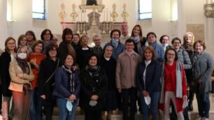 Suor Mariacarla Canali delle Figlie della Carità con gruppo delle catechiste dell'oratorio San Rocco (foto Volonterio)