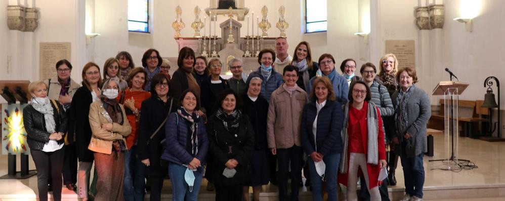 Suor Mariacarla Canali delle Figlie della Carità con gruppo delle catechiste dell'oratorio San Rocco (foto Volonterio)