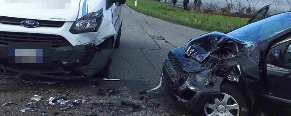 Desio incidente frontale via Cattaneo mercoledì 6 ottobre