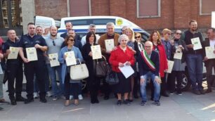 Una foto d’archivio: la consegna di un nuovo mezzo di trasporto per la cooperativa La Speranza