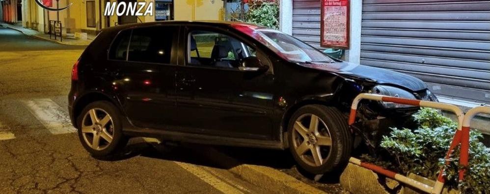 Auto fuori strada a Lentate (foto carabinieri)