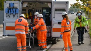 L’ambulanza  sul posto per soccorrere il ferito