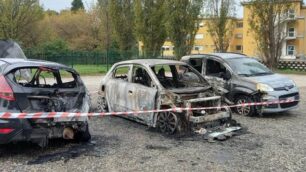 auto bruciate in via Leonardo da Vinci
