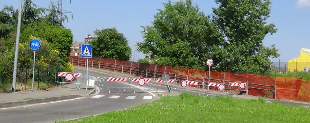 PADERNO - IL PONTE DI VIA CESARE BATTISTI chiuso al traffico