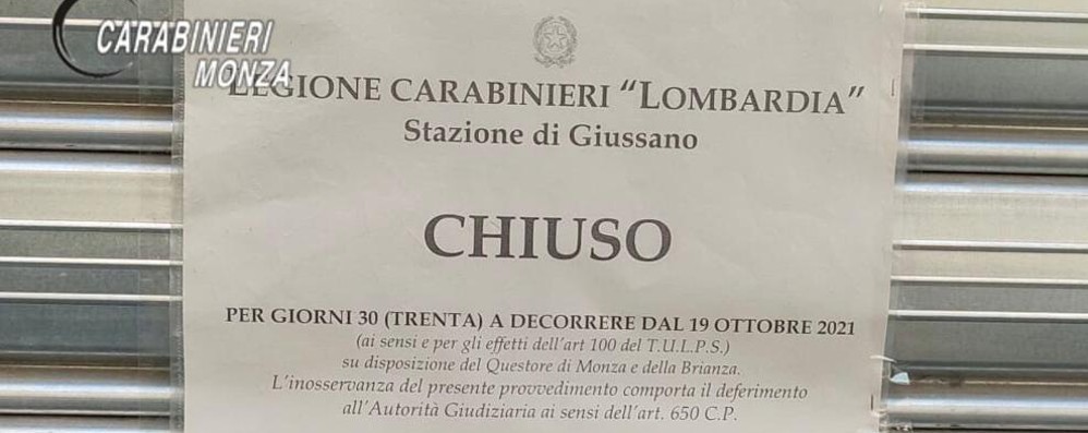 Sigilli alla pizzeria di Giussano (foto Carabinieri)