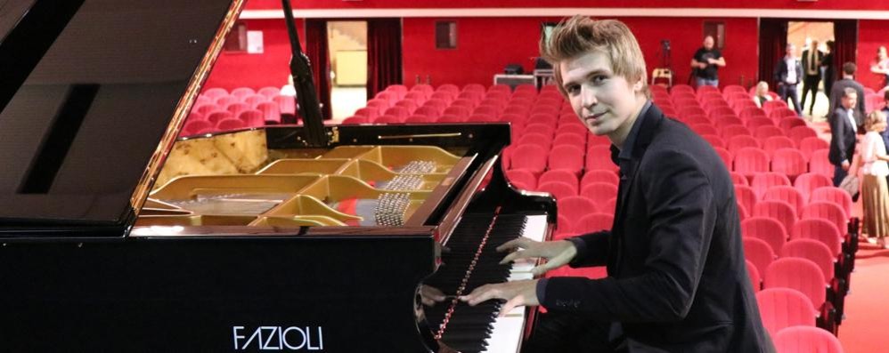 Il vincitore del concorso pianistico Pozzoli del 2019, Evgeny Konnov