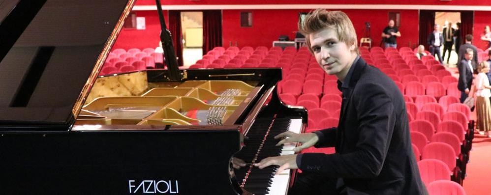 Il vincitore del concorso pianistico Pozzoli del 2019, Evgeny Konnov