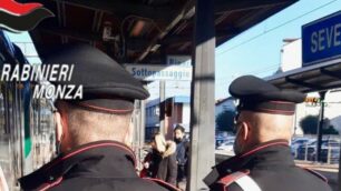 Carabinieri alla stazione di Seveso