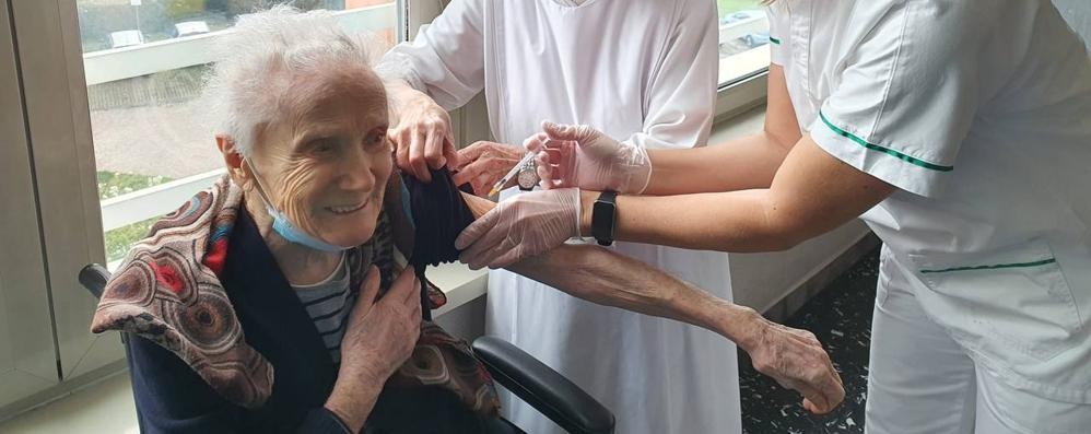 Olga Rivolta, 101 anni, ha ricevuto la terza dose di vaccino