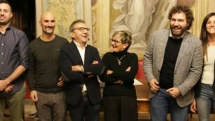 La nuova giunta di Vimercate: da sinistra Riccardo Corti, Sergio Frigerio, Angelo Marchesi, Maria Teresa Foà, il sindaco Francesco Cereda e Mariasole Mascia