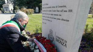 Unode i numerosi esempi di monumenti o giardini realizzati in Brianza per commemorare le vittime del Covid: qui è quello di Monza