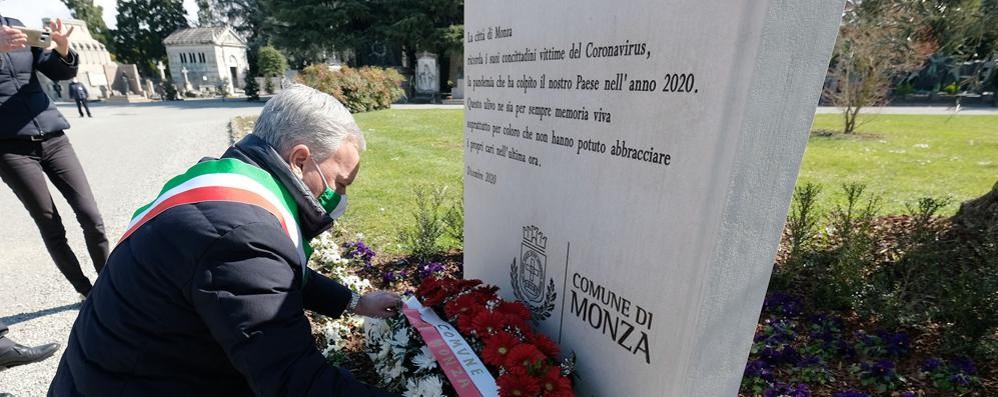 Unode i numerosi esempi di monumenti o giardini realizzati in Brianza per commemorare le vittime del Covid: qui è quello di Monza