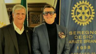 Il presidente del Rotary Sedeca, Gilberto Chiarelli con Matteo Perego, presidente dell'associazione FacciaVista di Seregno (foto Volonterio)