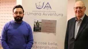 Lo scrittore afgano Farhad Bitani con Carlo Camnasio, responsabile di "Umana avventura" (foto Volonterio)