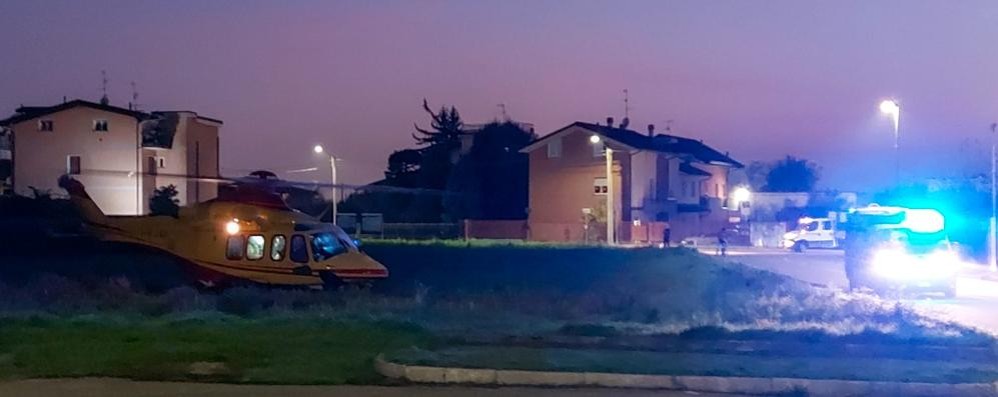 L’elisoccorso e l’ambulanza sul posto