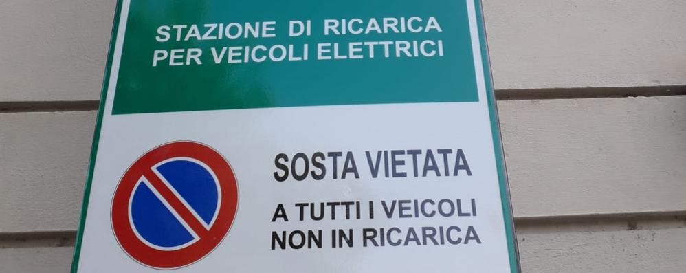 La sosta negli stalli di ricarica “standard” potrà durare al massimo un’ora