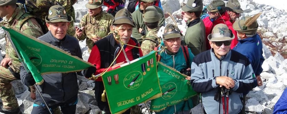 Gli alpini di Veduggio con Colzano