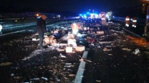 Incidente camion sulla A4 (foto vigili del fuoco)