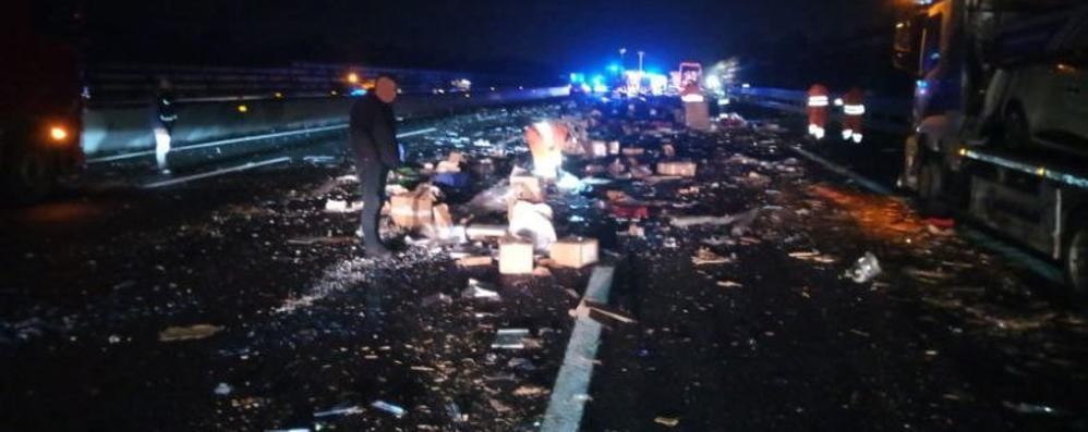 Incidente camion sulla A4 (foto vigili del fuoco)