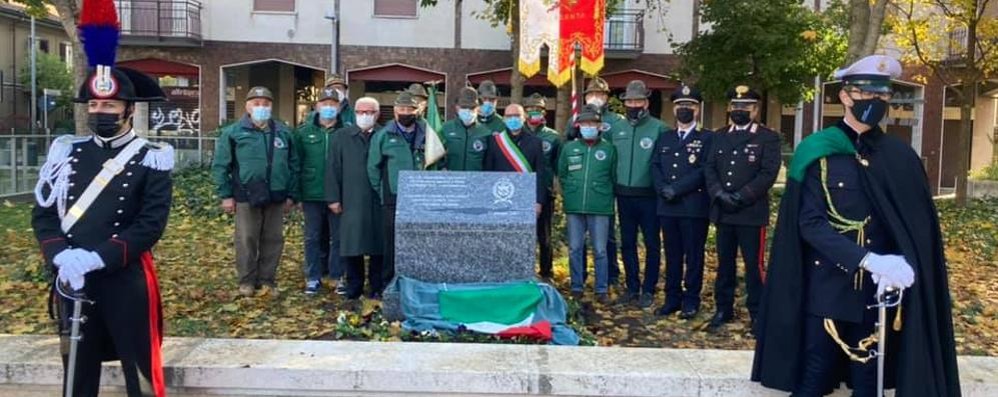 Celebrazioni 4 Novembre a Villasanta. Inaugurazione della nuova stele dedicata al Milite ignoto. (Foto dalla pagina Facebook del Comune)