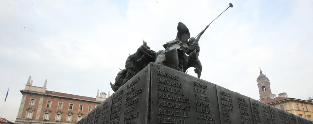 Monumento caduti piazza Trento