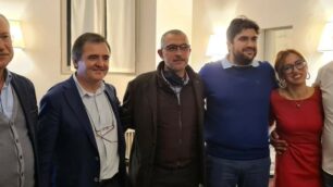 Da sinistra Giuseppe Marinaccio, della segreteria nazionale Slp, Mirco Scaccabarozzi, segretario generale Cisl Mbl, Antonio Pacifico, della nuova segreteria Slp Mbl, Raffaele Roscigno, segretario regionale Slp, Tiziana Zizzi, sempre della segreteria Slp Mbl e Michele Aquilina, riconfermato segretario Slp Monza Brianza Lecco.