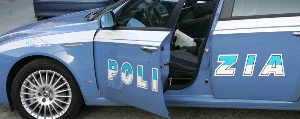 Una vettuar della polizia di Stato