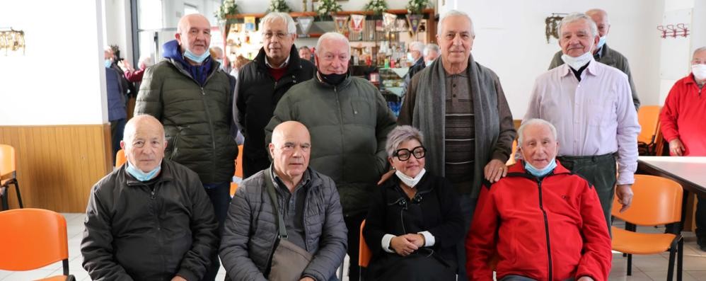 Gli eletti che faranno parte del nuovo direttivo del centro anziani (foto Volonterio)