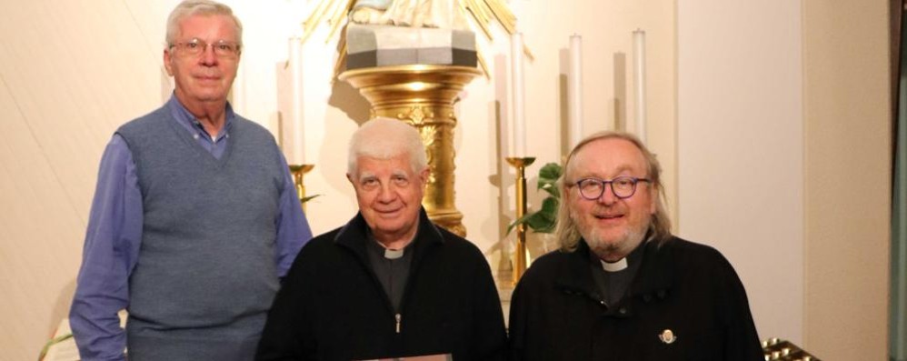 Da sinistra: don Graziano De Colo, direttore dell'opera don Orione di Seregno, don Arcangelo Campagna e don Patrizio Dander (foto Volonterio)