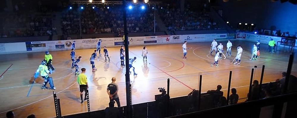 Seregno - Un momento della dimostrazione di hockey su pista al PalaSomaschini - foto d’archivio