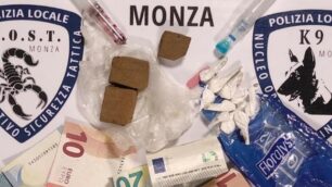 Droga e contanti sequestrati