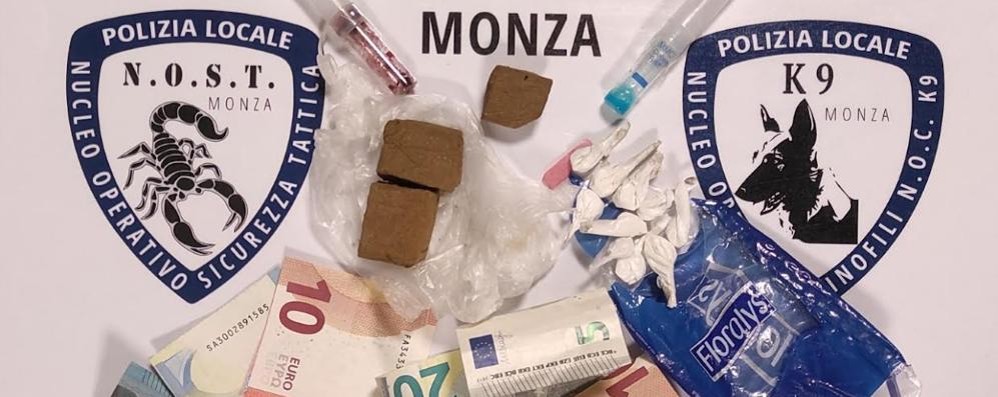 Droga e contanti sequestrati