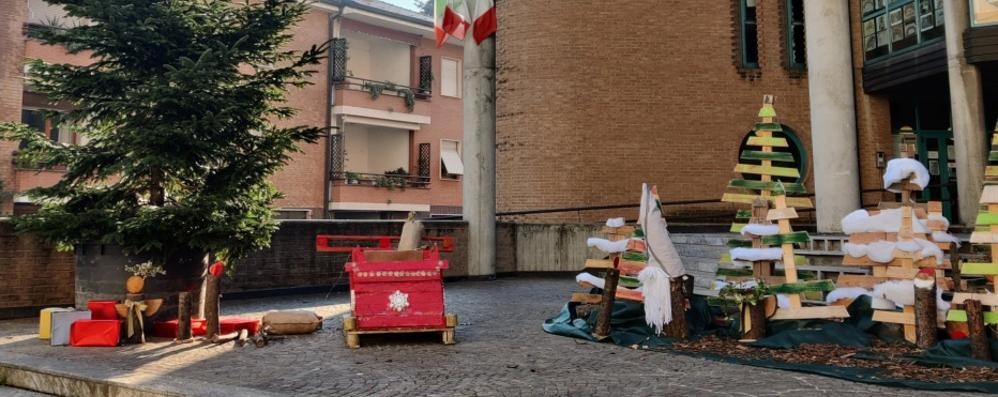 Il villaggio di Natale vandalizzato (da Facebook)