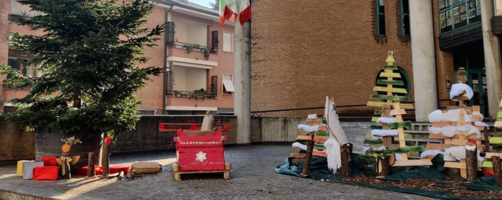 Il villaggio di Natale vandalizzato ad Agrate Brianza: la slitta era trainata da una renna