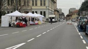 La tristezza delle bancarelle in via Garibaldi