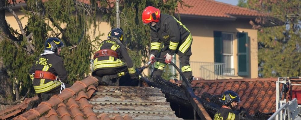 Incendio Carate via Adamello