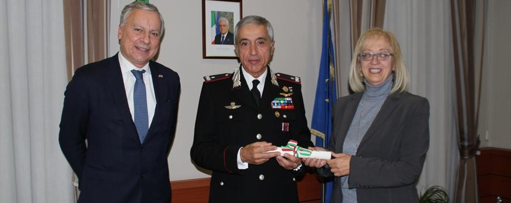 Il Generale di brigata dei carabinieri Giuseppe Spina con il prefetto Patrizia Palmisani e il sindaco di Monza Dario Allevi