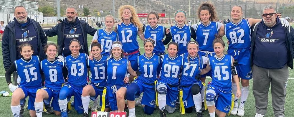 Sport Flag Football Giorgia Cetani (15) di Cornate d'Adda e Martina Ciminello (19) di Busnago con la maglia dell'Italia che ha partecipato ai Mondiali in Israele - da instagram Nausicaa Dell'Orto (82)