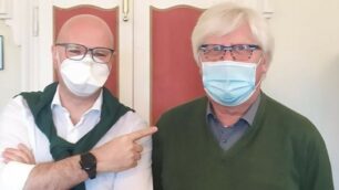 A sinistra, il sindaco Pozzoli insieme a Flaviano Romanò