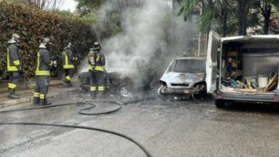 Incendio auto Correzzana (foto Vigili del fuoco)