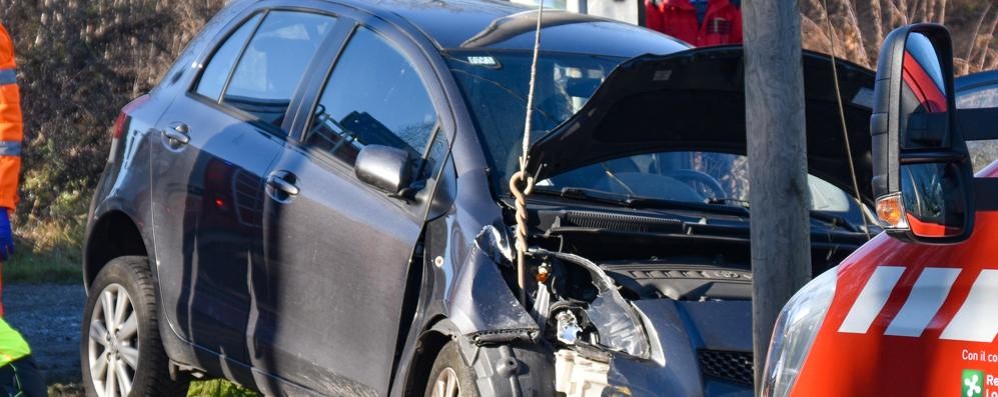 L’auto incidentata contro il palo