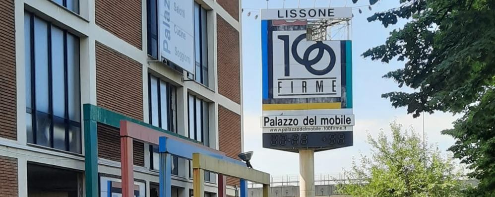 LISSONE. PALAZZO MOBILE