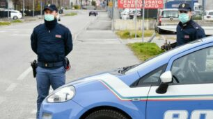 Un posto di controllo della Polizia di Stato