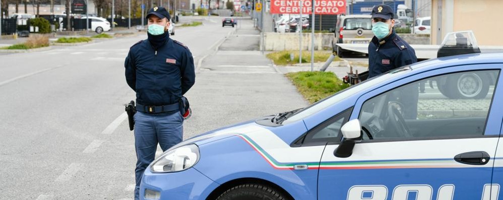 Un posto di controllo della Polizia di Stato