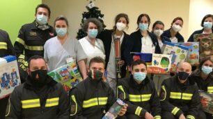 Vigili del fuoco: doni all’ospedale e al Maria Letizia Verga (foto Vgf)